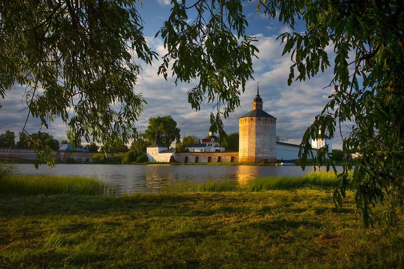 кириллов, монастырь, башня, лето Вид на монастырскую башнюphoto preview