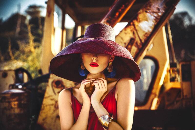 woman, portrait, fashion, beauty, outdoors Framed in rust and gold фото превью