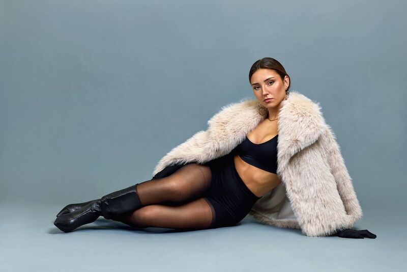 Lara фото превью