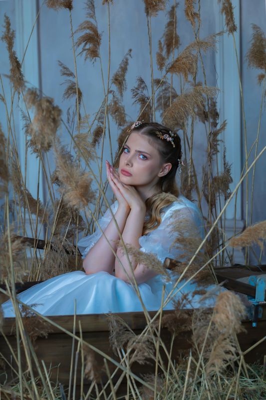 Постановка, студия, невеста, венчальное платье, красивая девушка, белое платье Юлия. Венчальный образphoto preview