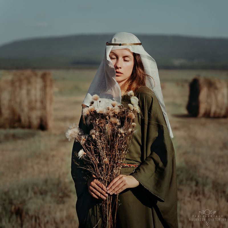 поле, романтика, средневековье, природа, урал, сено, девушка photo preview