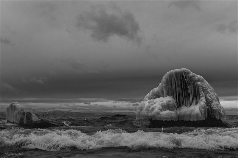 Байкал Колыхаясь ледяным склепом величияphoto preview