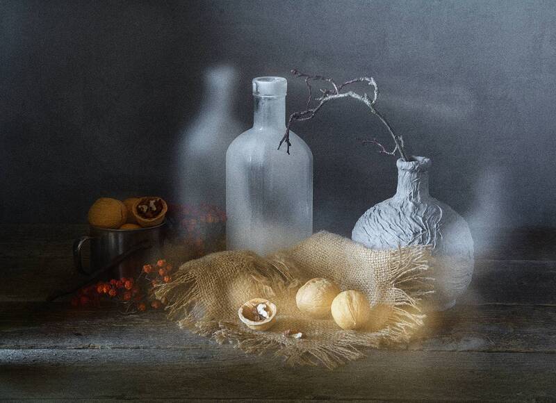 бутылка, ваза, кружка, грецкие орехи, салфетка, рябина, мешковина photo preview