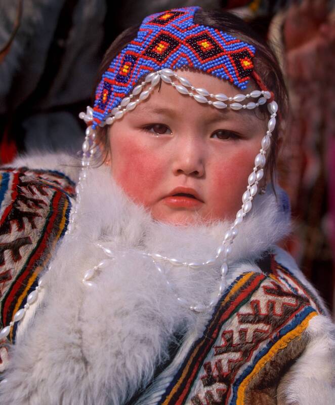 Праздничный наряд ненецкой девочкиphoto preview