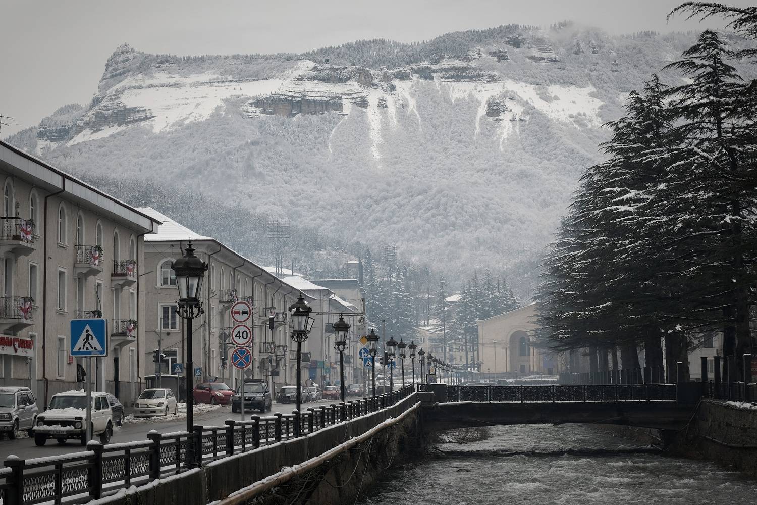 tkibuli, town, road, river, snow, winter, overcast, clouds, mountains, landscape, scenery, travel, outdoors, georgia, sakartvelo, chizh, Чиж Андрей