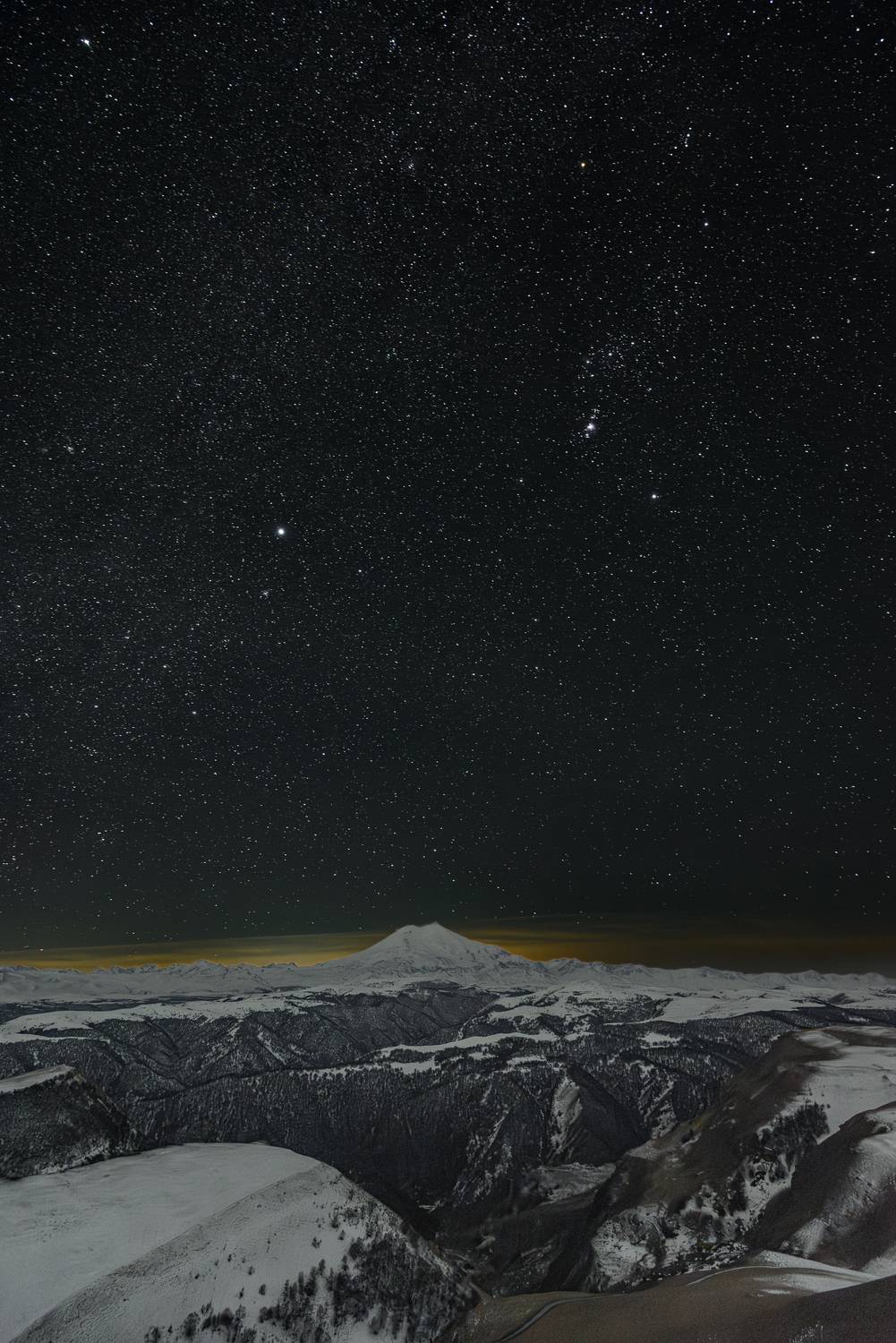 Ночной Эльбрус. Автор: Пустынников Михаил Эльбрус, горы, звезды, Шаджатмаз, Пустынников Михаил