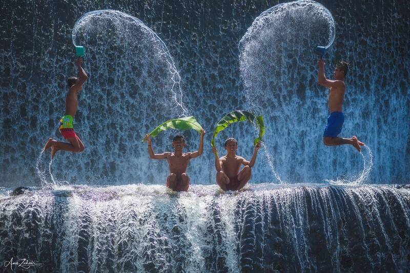 people Boys Playing in Unda River фото превью
