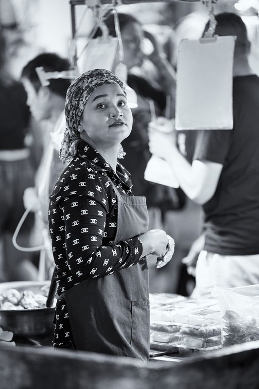 Продавщица на рынкеphoto preview