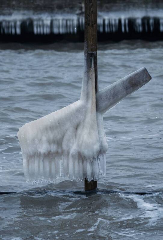 зима, мороз, крещение,крещенские купания, крещение господне, стрит, репортаж, уличное, люди, событие, духовность, вера, традиции, православие, мануальная оптика, винтажный объектив, юпитер 37а, керчь, крым, россия В День Крещения Господня. фото превью