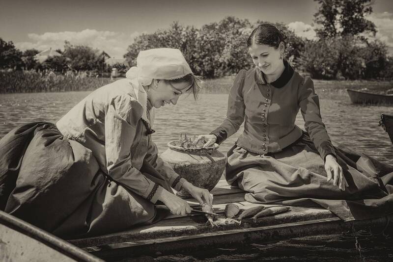 Донские казачки чистят селёдкуphoto preview