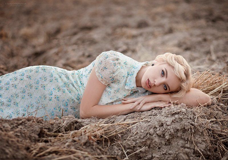 девушка, поле, пашня, винтаж, ретро, блондинка, поррет, осень ***photo preview