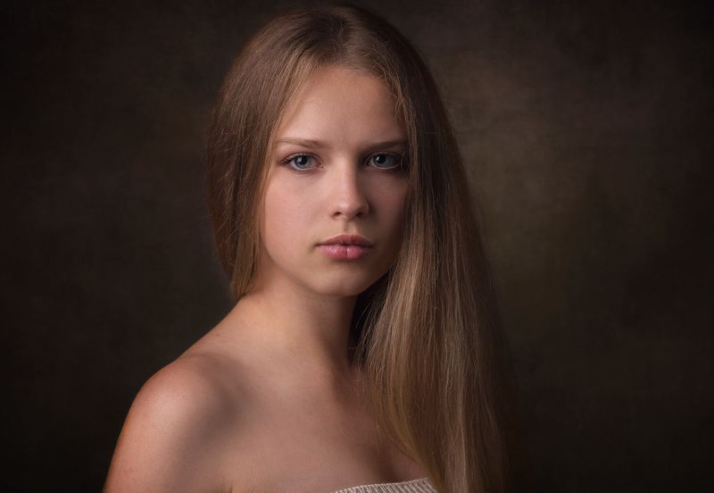 портрет девушки,студия, импульсный свет Кристинаphoto preview