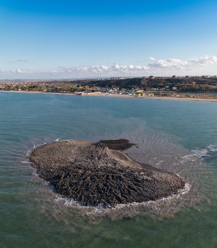 море, вулкан, тамань Грязевой вулкан в Азовском мореphoto preview