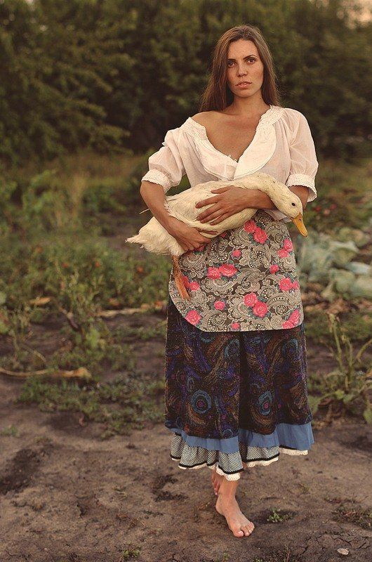 девушка гусь село портрет аленацикава крестьянкаphoto preview