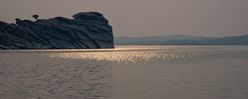 пейзаж Легендарное деревоphoto preview