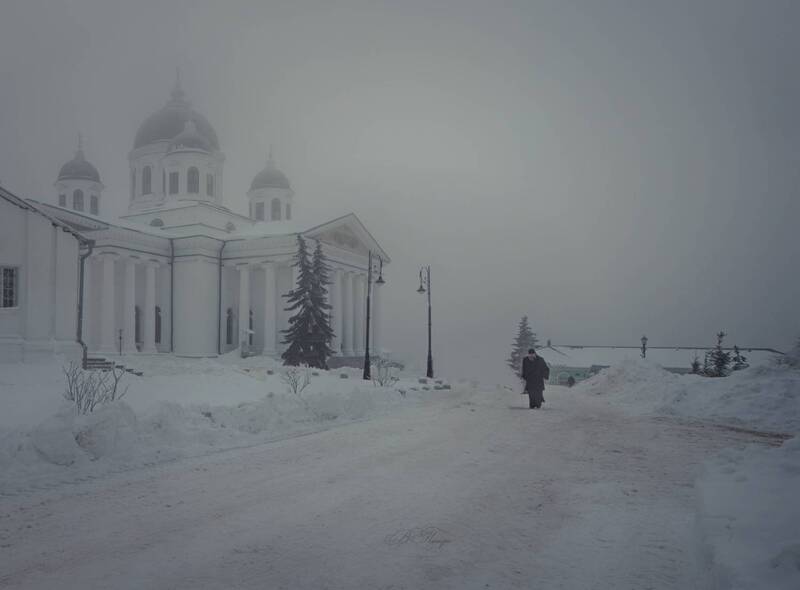 цековь доога человек туман Со службыphoto preview