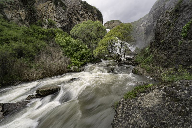 Армения, Ширакская область, водопад Трчкан, река Чичхан, Воды  водопада Трчканphoto preview