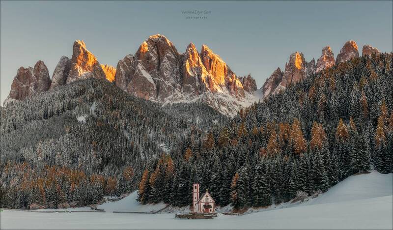 доломитовые альпы,santa maddalena,деревня,val di funes,осень,odle,италия,alps,ranui,san giovanni,церквушка,hills Снежное царствоphoto preview