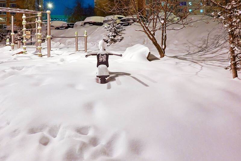 Утром на спортплощадке тишинаphoto preview