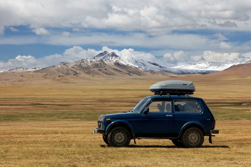 монголия, горы, степи, автомобиль Нива в Монголии фото превью