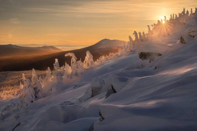 В лучах заходящего солнца фото превью