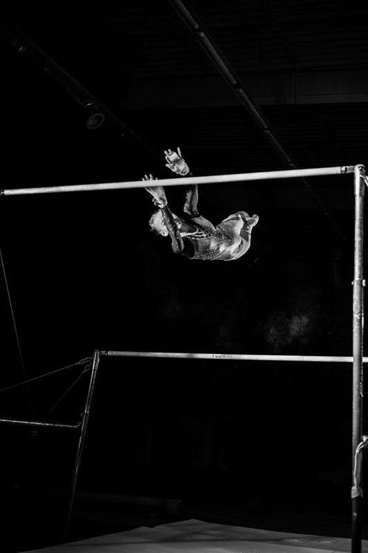 Спортивная гимнастика полёт прыжок соревнование  Захватphoto preview