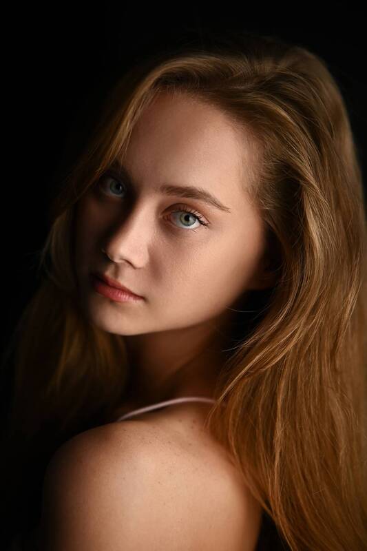 женский портрет, девушка, теплые тона, студийный портрет, фото в цвете, фото в студии, girl, woman, woman portrait, portrait Arina фото превью
