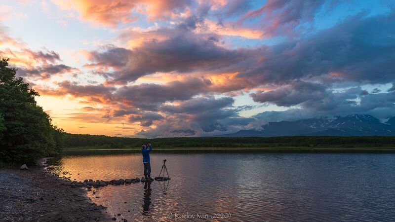Закат на озере с видом на вулканы. Камчатка. 2020 год.photo preview
