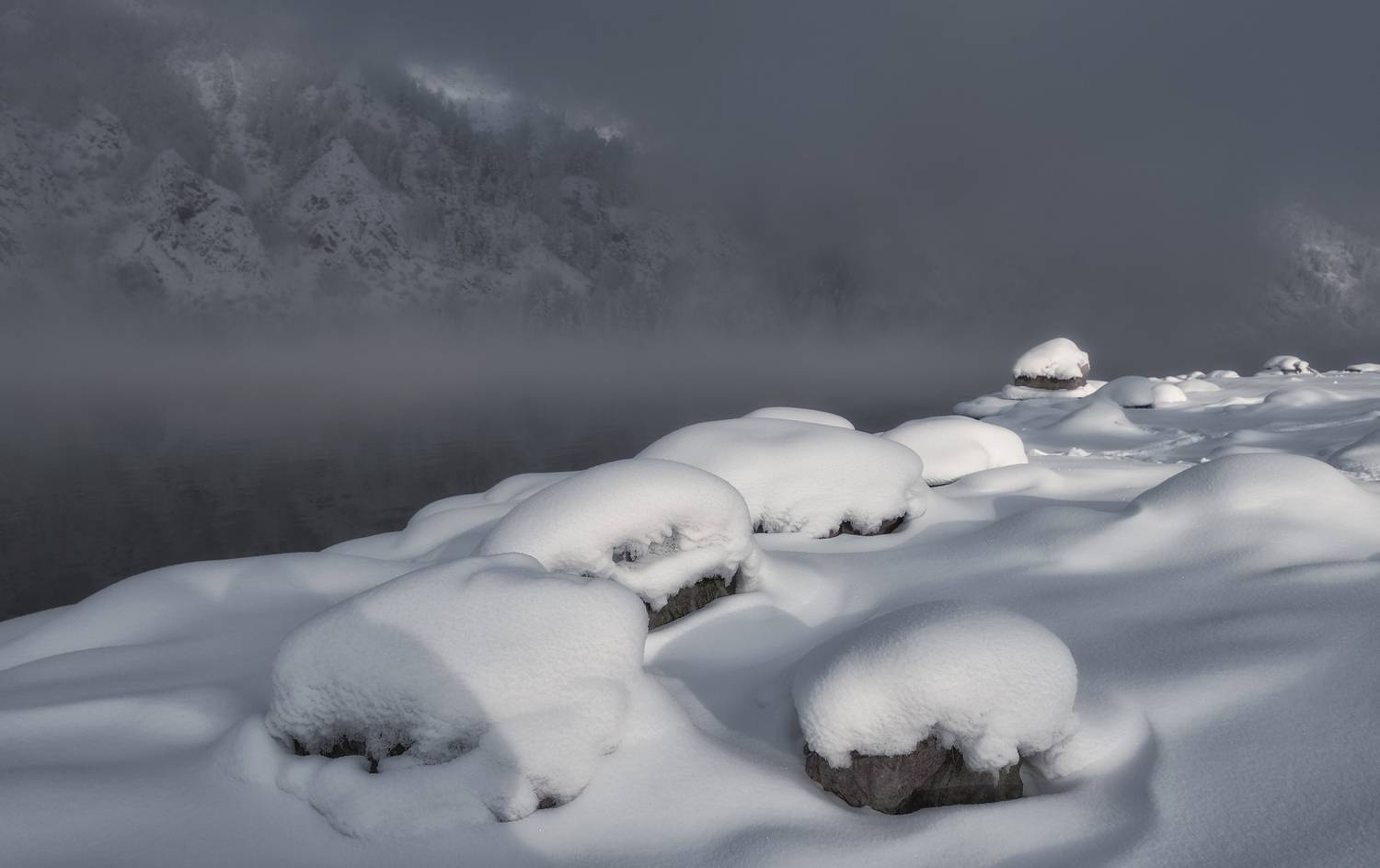 Холодное зимнее солнце. Автор: Марина Фомина зима, мороз, енисей, солнце, камни, берег, Марина Фомина