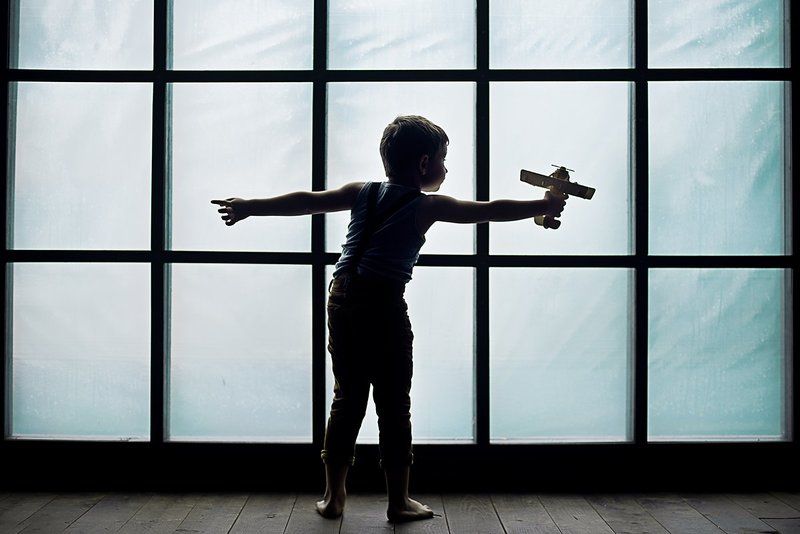 мальчик, самолетик, игра Играphoto preview