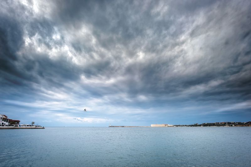 море, небо, непогода, пейзаж, россия, севастополь, чайка Небо Севастополяphoto preview
