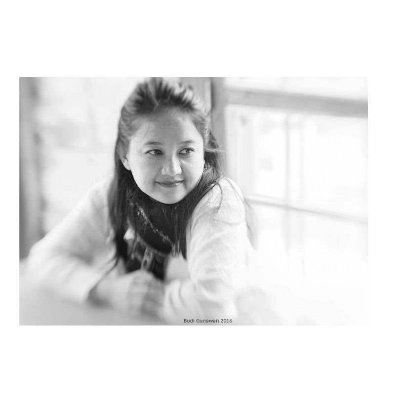 portrait  B&W woman Selviephoto preview