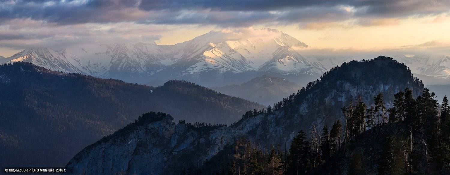 На фоне гигантов. Автор: Вадим ZUBR Малышев , Вадим ZUBR Малышев