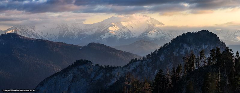 На фоне гигантовphoto preview