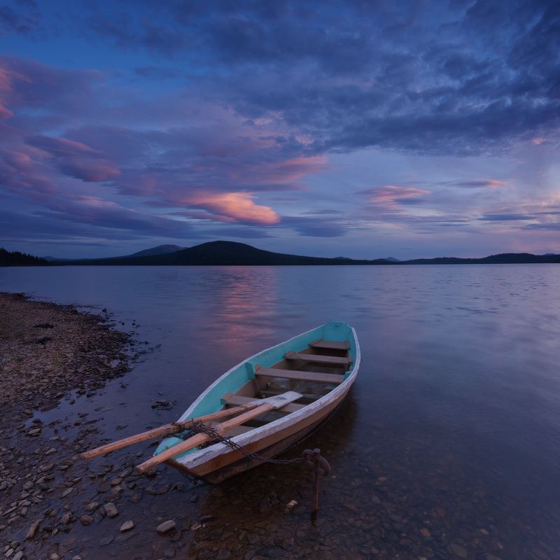 закат, зюраткуль, лодка, озеро, облака Перед ночной рыбалкой фото превью