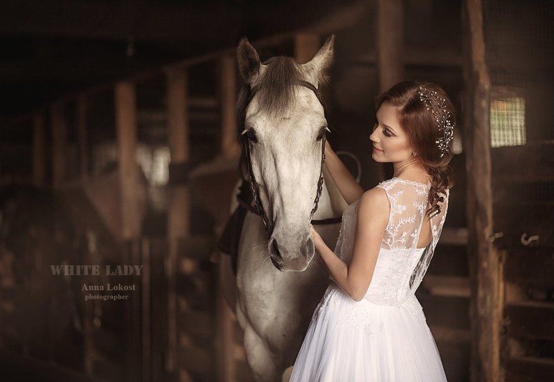 Белая Ледиphoto preview