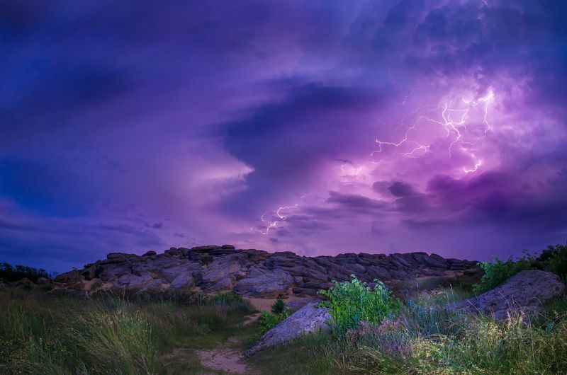 Каменная могилаphoto preview