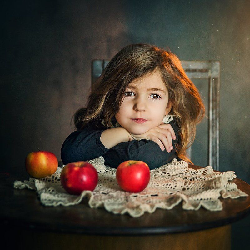 Child, Children, Girl, People, Portrait, Девочка, Дети, Детский портрет, Люди, Портрет Три яблокаphoto preview