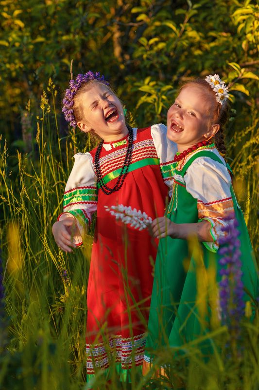 этнос, лето, закат, девочки, венок, сарафан, солнце, люпины Девчушки-хохотушкиphoto preview
