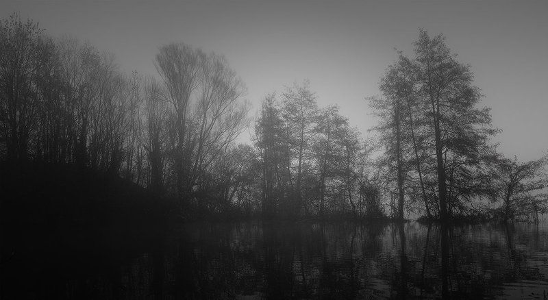 Etang Chabaud-Latour-dark versionphoto preview