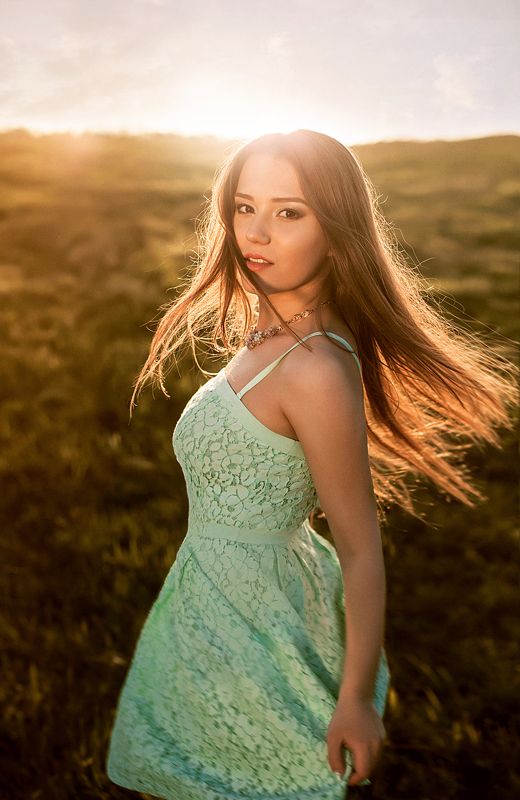 Девушка,Солнце,взгляд,улыбка,красивая Веснаphoto preview