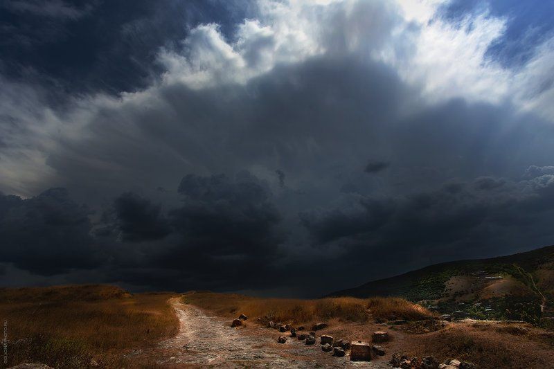 Инкерман, Крым, Россия Инкерман перед грозойphoto preview