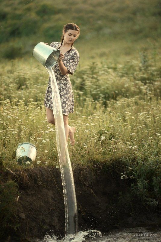 Девушка с коромысломphoto preview