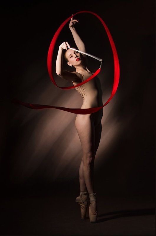 студийная съёмка Красная лента...photo preview