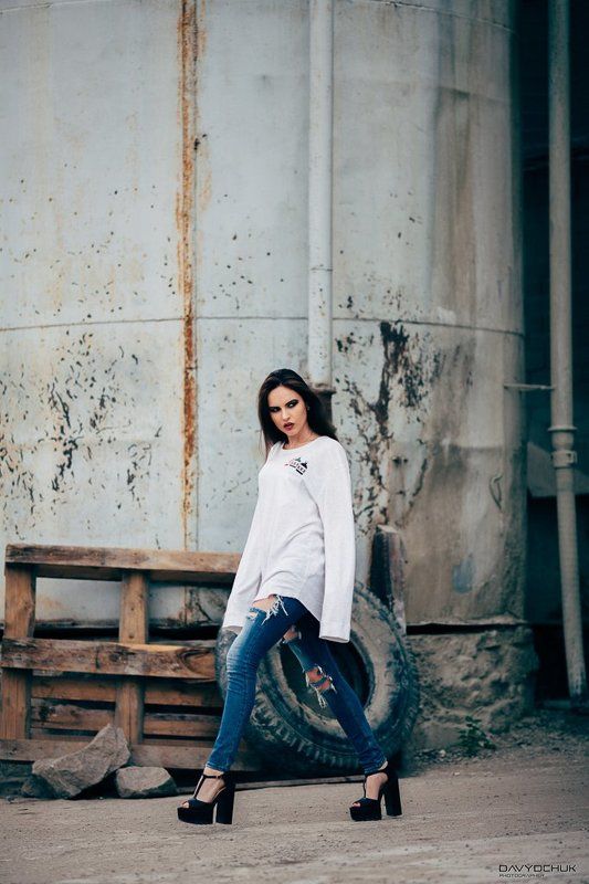 девушка портрет гламур белое  Стройкаphoto preview