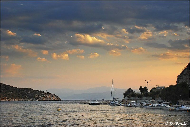 Выход из бухты в закатphoto preview