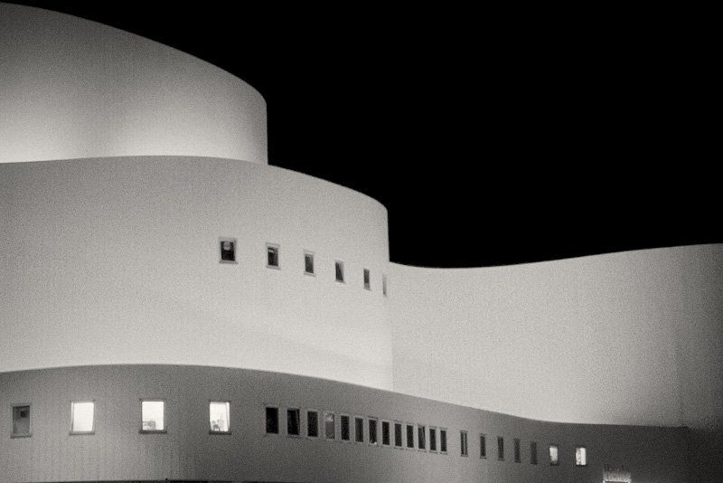 германия, дюссельдорф, город, здание, театр, архитектура, ночь, абстракция, изгиб, линия, dyadyavasya Флагphoto preview