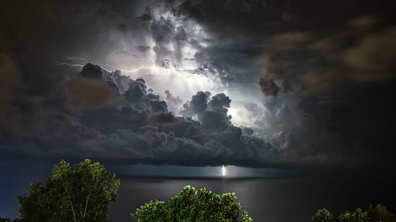 гроза, гром, молнии, ночь, фото, море, Пругов А из нашего окна гром и молния виднаphoto preview