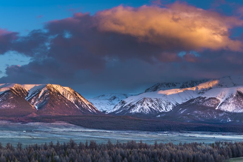 пейзаж, облака, горы, алтай, снег, весна, вечер, закат Ночевала тучка золотаяphoto preview