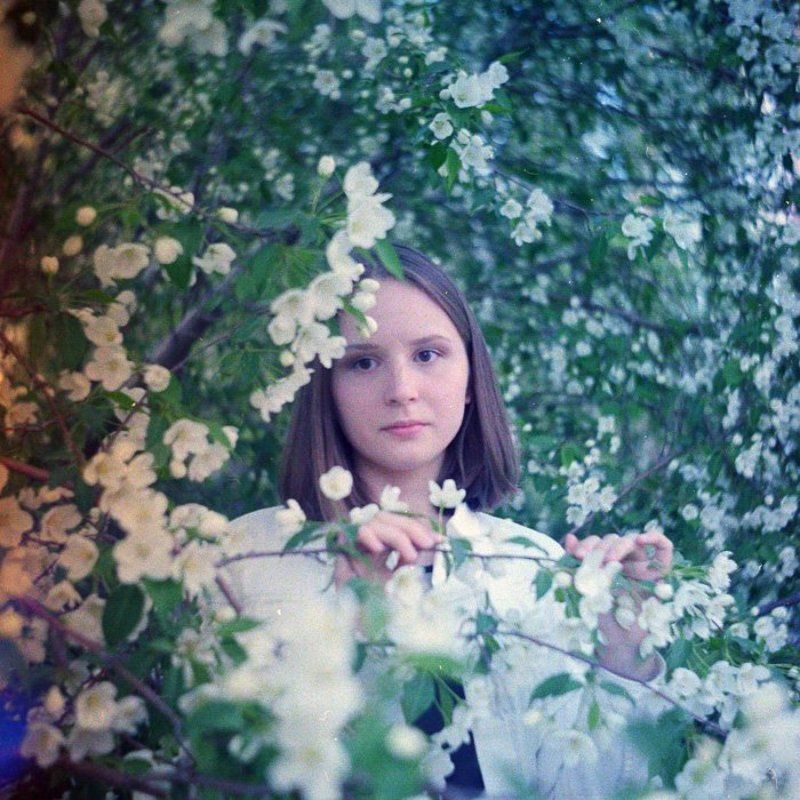 портрет с яблонейphoto preview